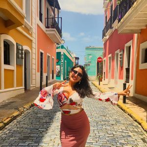 Meet your Posher, Crystal